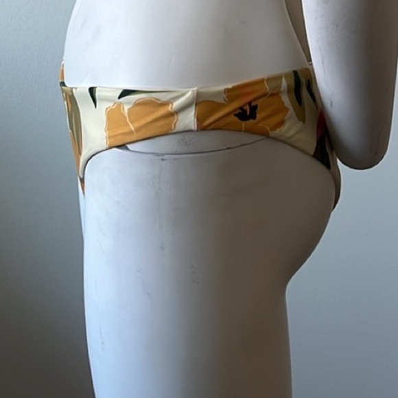L Space Sandy Bikini Bottoms Size M - Picture 6 of 16